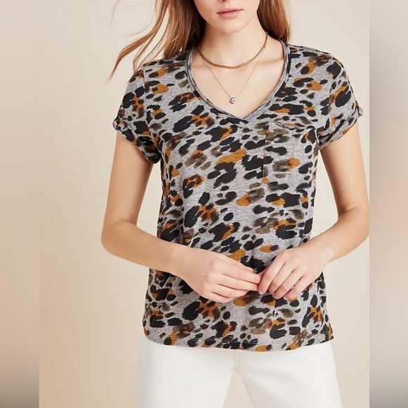 Anthropologie t.la Tee Shirt Size Medium Animal Print with V-neck and pocket - Picture 1 of 8